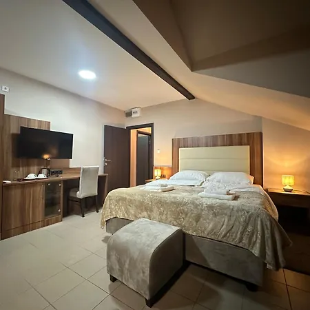 Aparthotel Jp Mali Pariz *