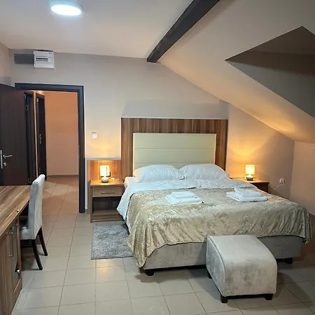 Jp Mali Pariz Aparthotel Bor