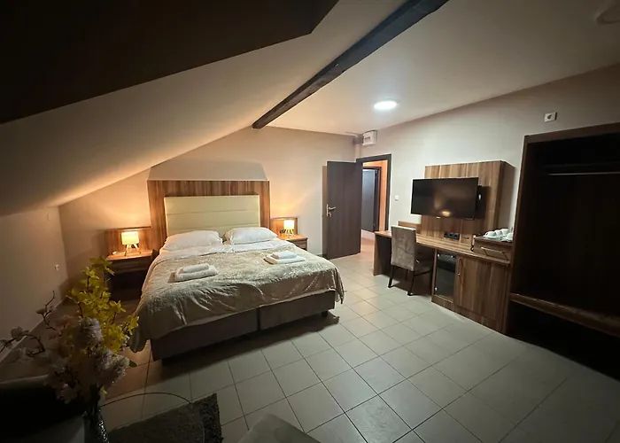 Lejlighedshotel Jp Mali Pariz Bor